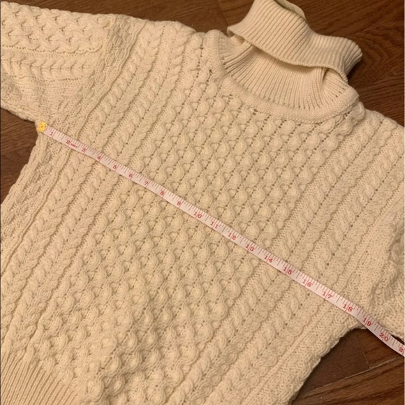 ❌SOLD❌Aran Crafts Roll neck sweater - Picture 7 of 8